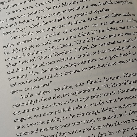 Aretha Franklin:Tribute Edition softcover Bio - Picture 11 of 16